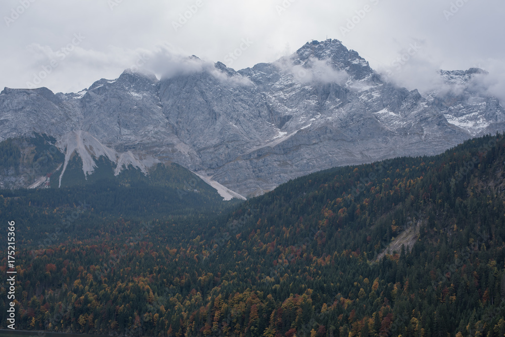 Fototapeta premium misty and cloudy mountains and autumn trees in Bavaria near Zugspitze