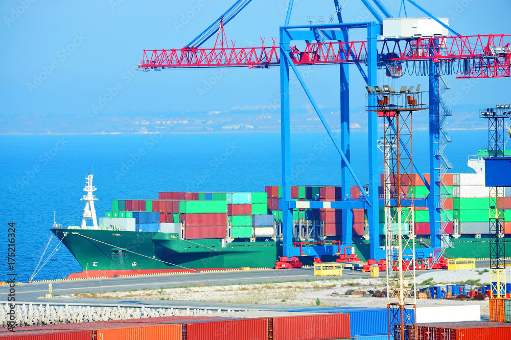 Obraz premium Port cargo crane, ship and container