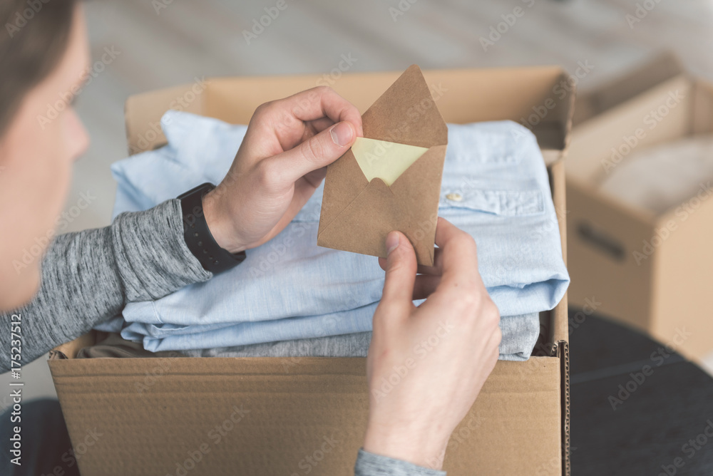 Fotografie Man hands holding envelope in room