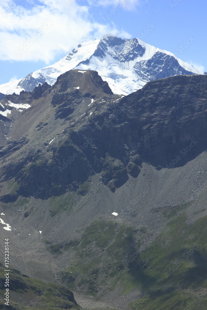 Fototapeta premium Aufstieg zum Piz Lagalb, Blick auf Piz Bernina