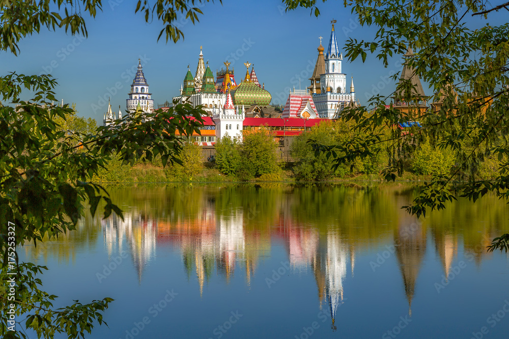 View of Izmaylovsky Kremlin through leaves