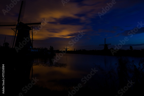 Kinderdijk in holland © denboma