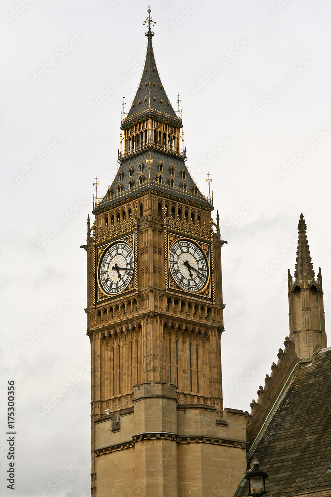 Obraz premium Big Ben in London, UK on an overcast day