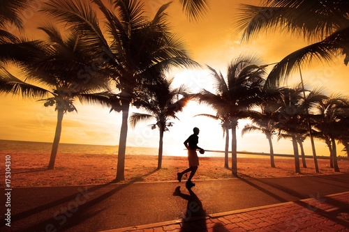 Bilde på lerret Sillouette of the man jogging