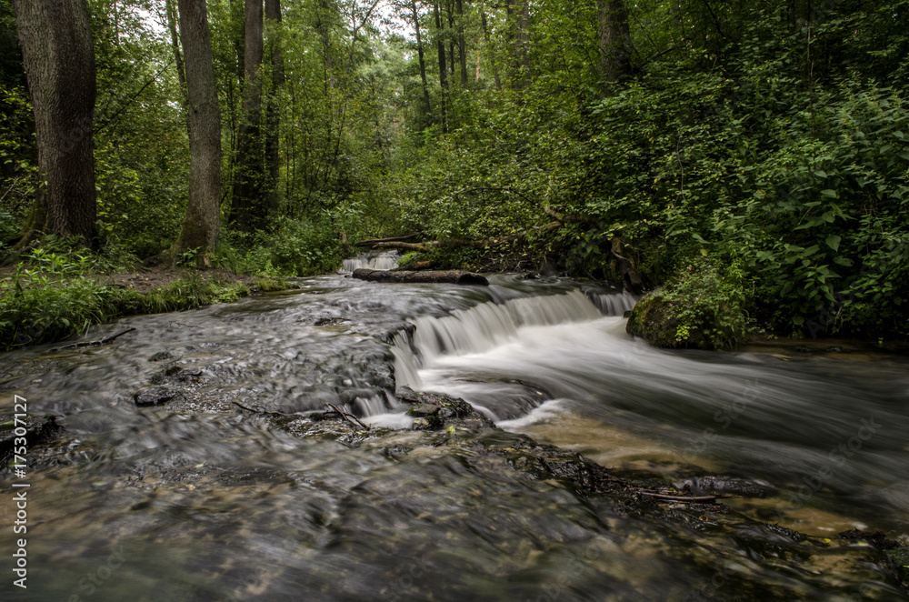 Naklejka premium wodospad, rzeka