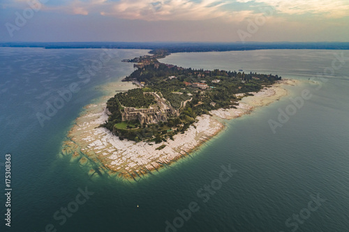 Penisola di Sirmione sul lago di Garda photo