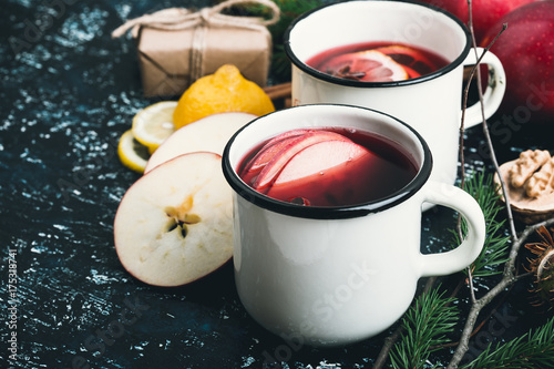 Mulled wine with apple and lemon slices