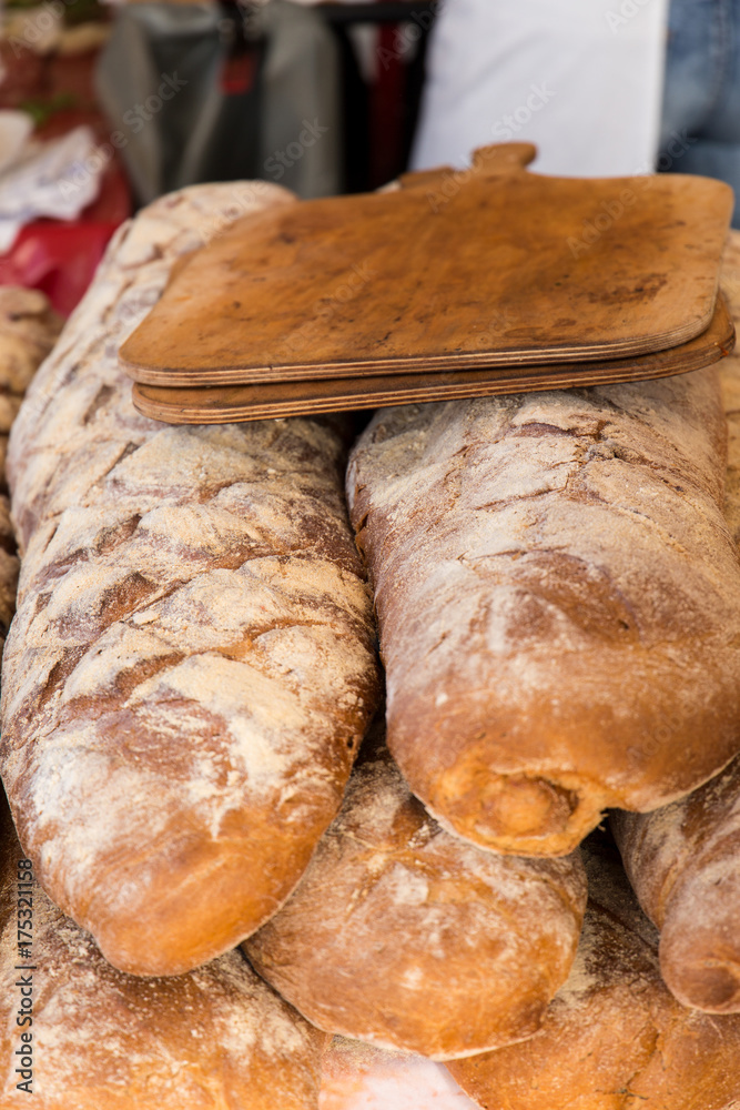 Brot in Auslage bei Bäckerei