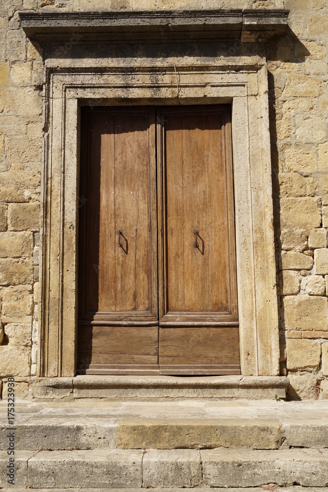 Tür an einem Haus in der Toskana