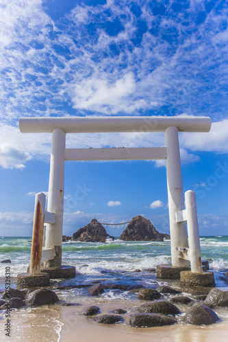 夫婦岩　白い鳥居　糸島