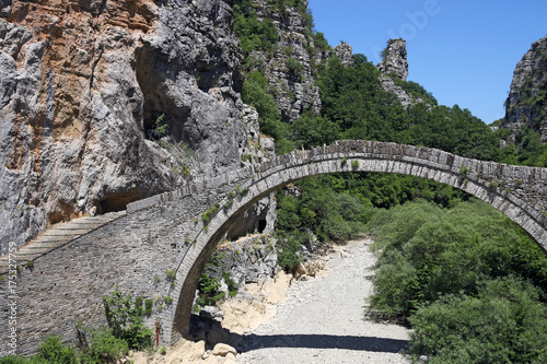 kokkori stone arched bridge Zagoria Greece © goce risteski