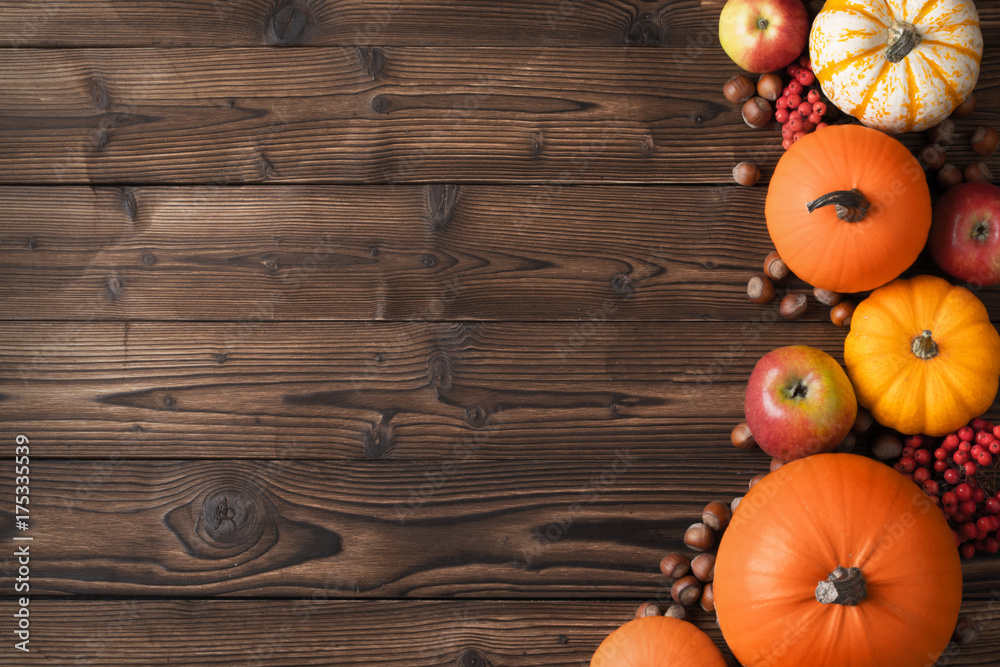 Autumn harvest on wooden table - obrazy, fototapety, plakaty 