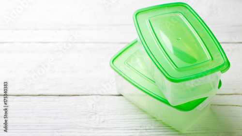 Fotografía Photo of two containers with green lid