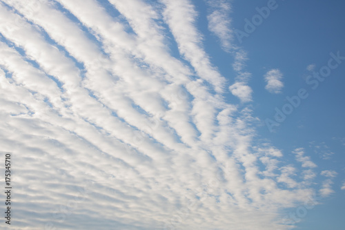 Papier peint Altocumulus stratiformis undulatus clouds