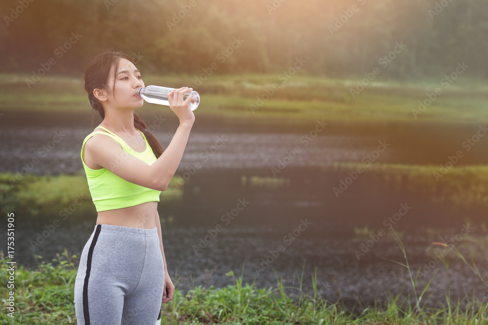 Attractive healthy fitness girl drinking water after workout. Runner girl take a rest after trainning. Attractive healthy fitness girl drinking water after workout. Runner girl take a rest after trainning.