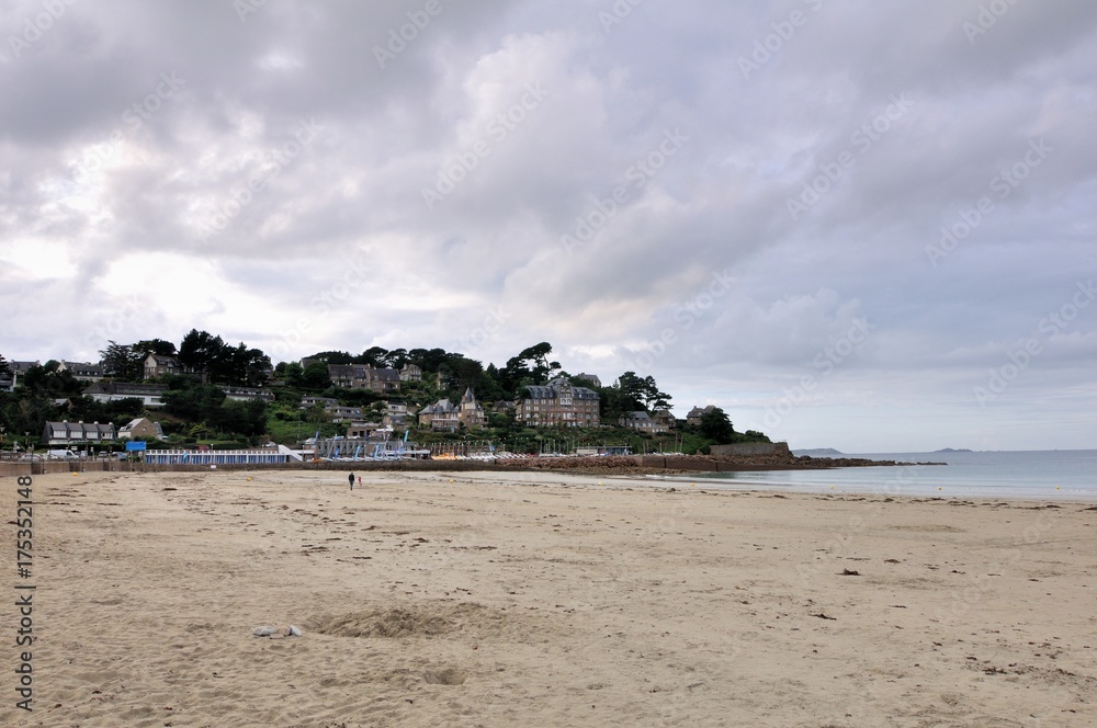 Paysage de la plage Trestraou de Perros-Guirec en Bretagne