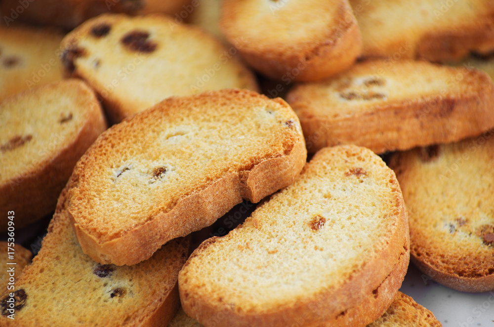 Rusks with raisins