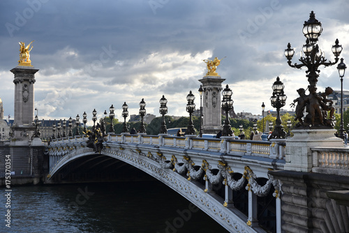 Pont Alexandre III en fin de journée à Paris, France