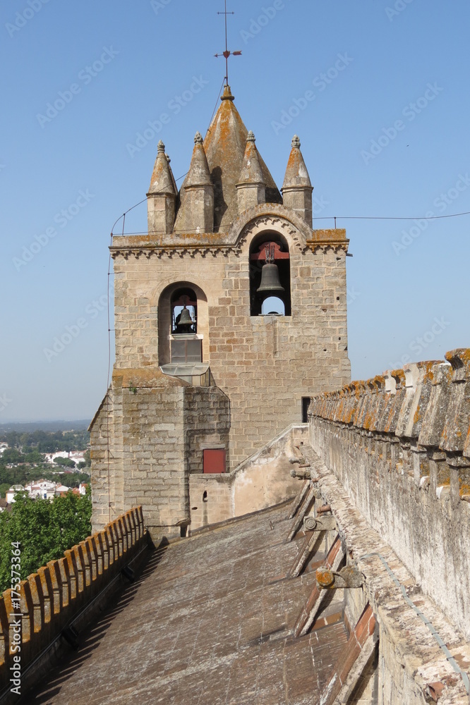 Portugal - Evora - Clocher de la cathédrale Notre-Dame-de-l'Assomption