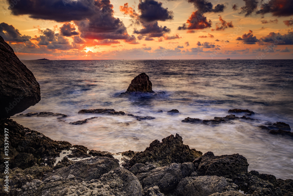 Obraz premium Picturesque Sunset at the Sea