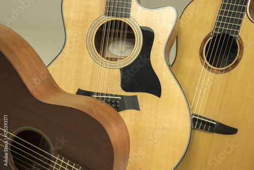 Fotografija Six and twelve string upscale acoustic guitars