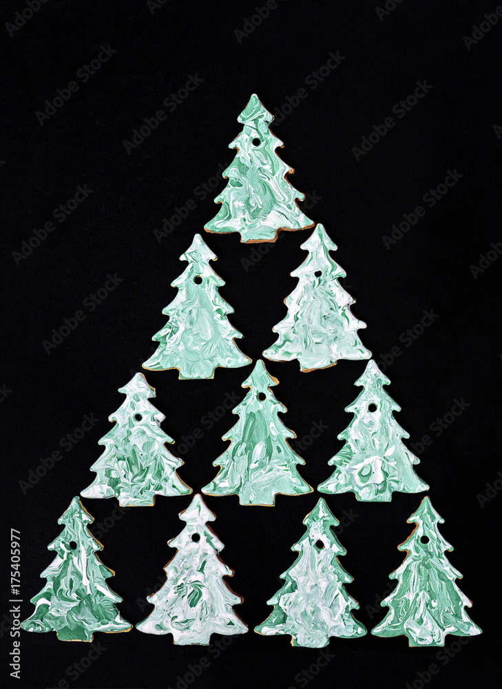 Obraz premium fir cookies on a wooden background
