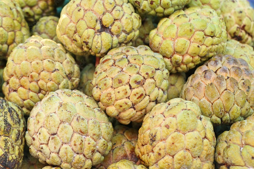 Fototapeta premium sugar apple at street food
