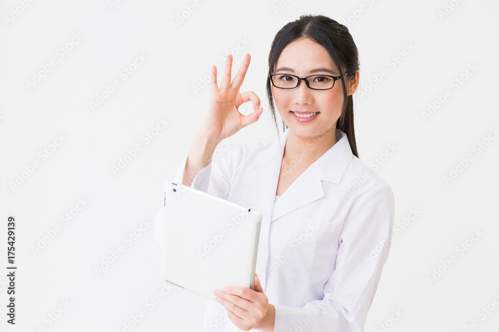 白衣の女性 タブレットコンピューター 白衣の女性 タブレットコンピューター