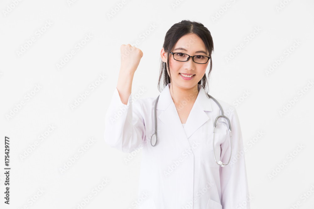 白衣の女性