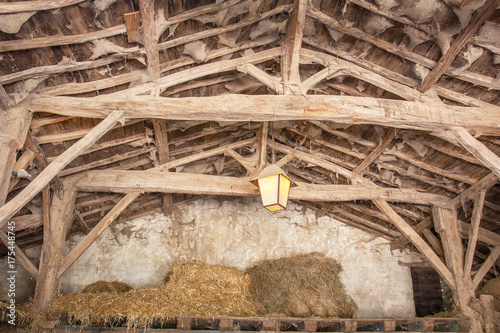 Charpente de toiture ancienne en bois