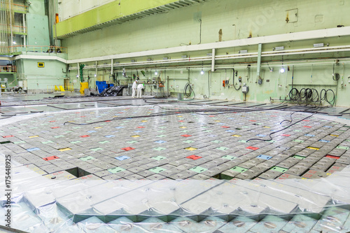 Reactor room. Nuclear reactor lid, equipment maintenance and replacement of the reactor fuel elements.
