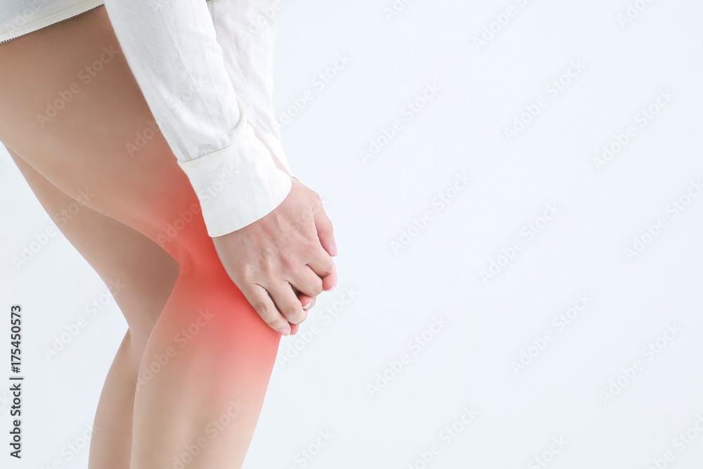膝が痛い女性
