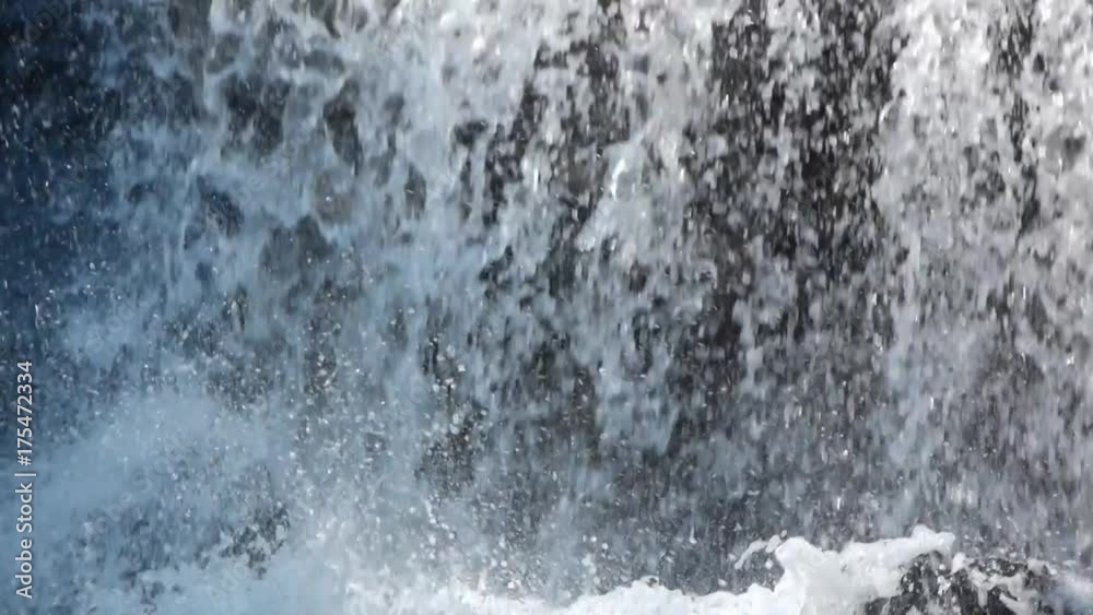 滝の飛沫 滝の飛沫
