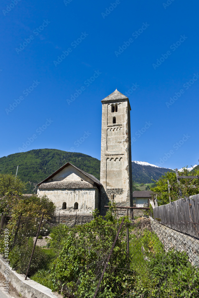 Südtirol- Impressionen, Mals im Vinschgau, Kirche St. Benedikt