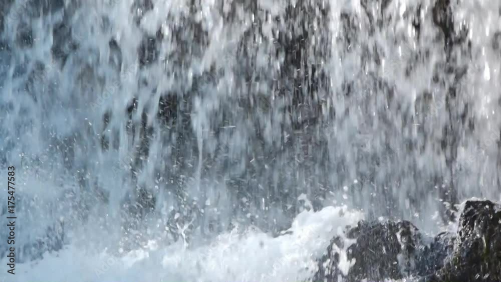 滝の飛沫 滝の飛沫