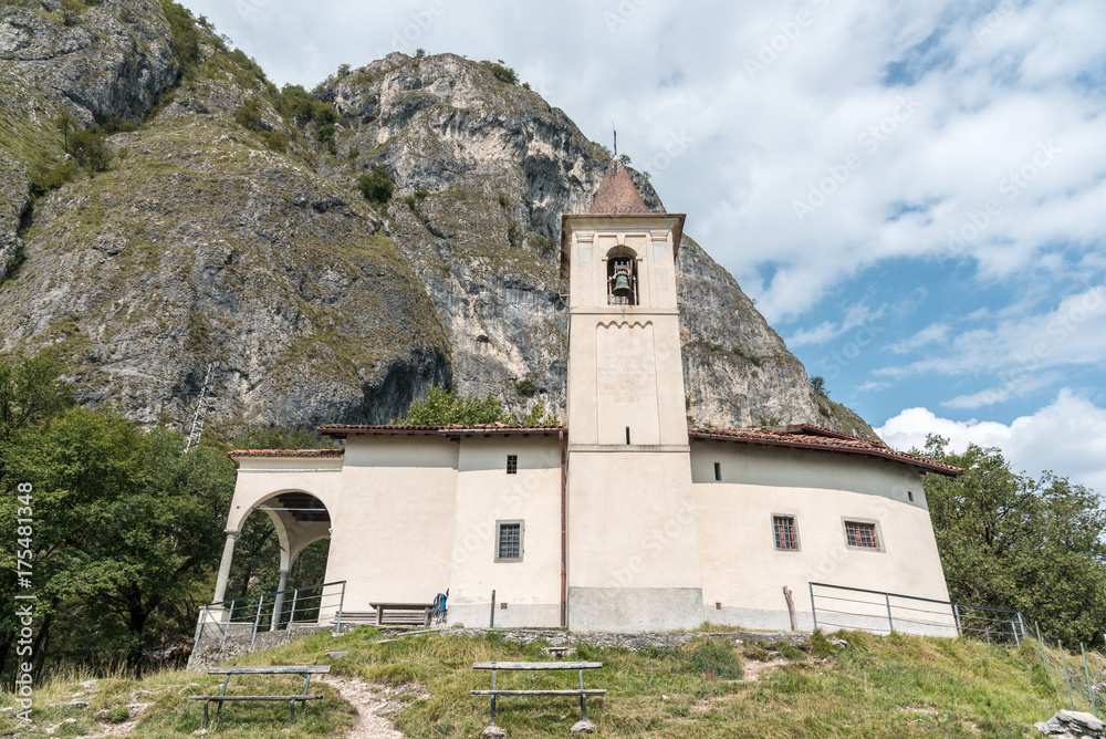 Kirche San Martino am Monte Lariani oberhalb Griante am Comer See