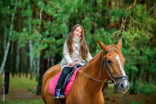 a girl strolls on her horse, active rest © Tortuga