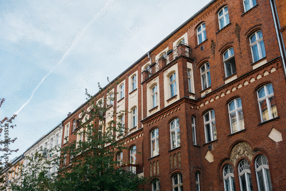 Naklejka premium vintage brick school building