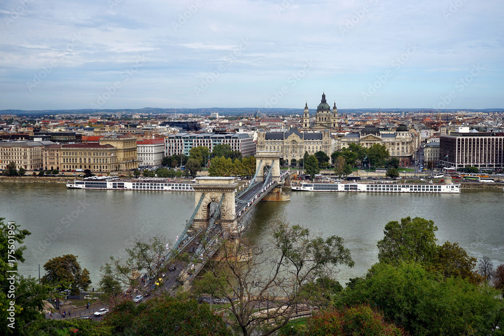 Blick auf die Kettenbrücke in Budapest