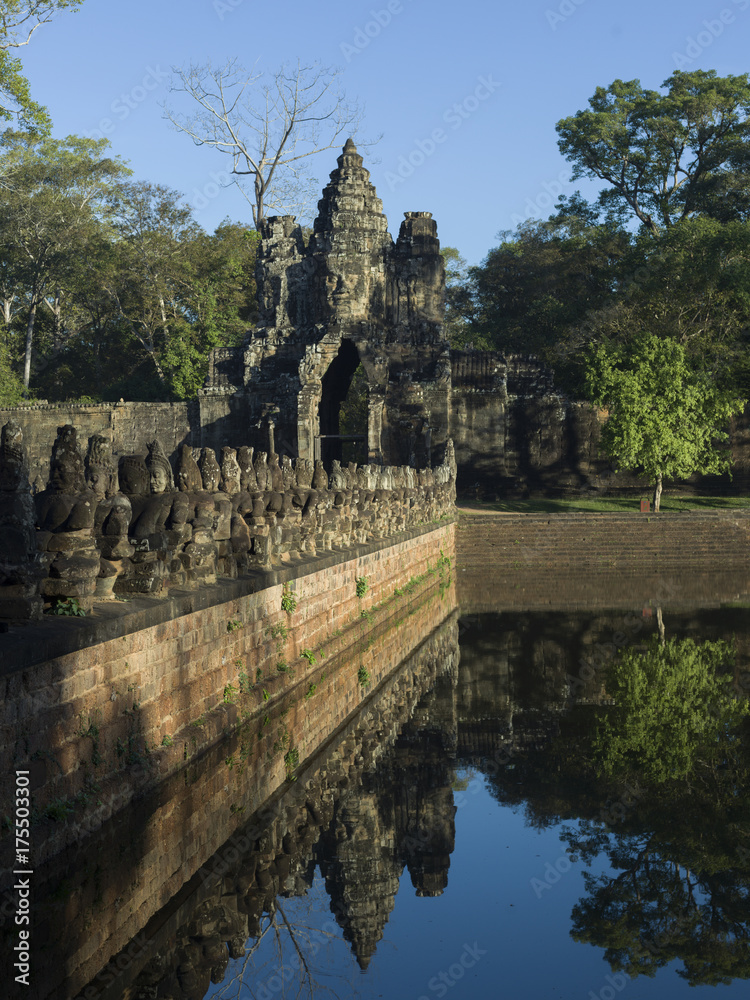 Statues at South Gate Bridge and gateway Angkor Thom, Krong Siem Reap, Siem Reap, Cambodia