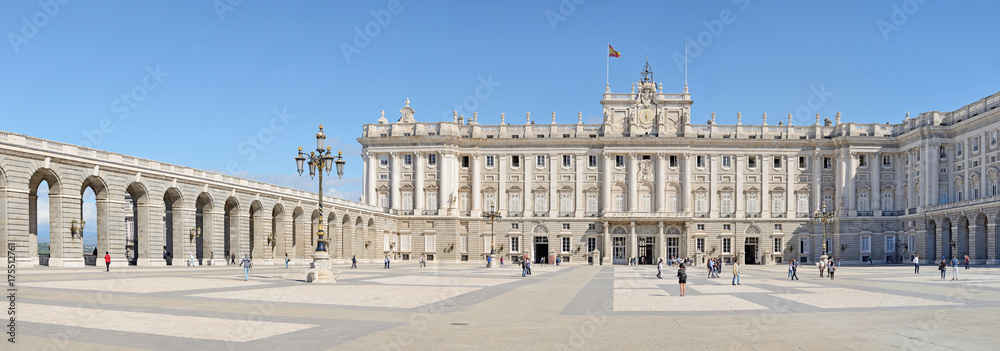 Fototapeta premium Royal Palace in Madrid, Spain