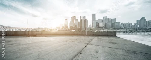 Panel kuchenny z motywem empty concrete floor with cityscape of modern city