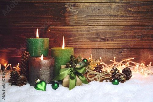 Adventskerzen mit Geschenk ...