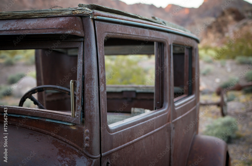 Vintage car in the desert 2