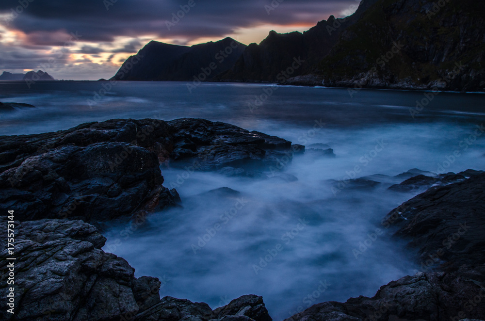 Fototapeta premium Abenddämmerung in den Lofoten