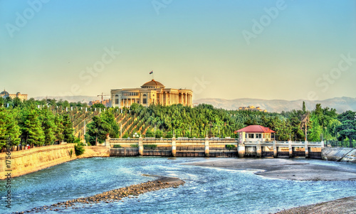 Принти на полотні View of Dushanbe with Presidential palace and the Varzob River