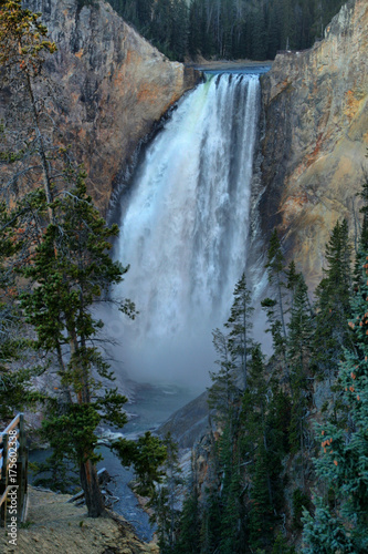 YELLOWSTONE NATIONAL PARK