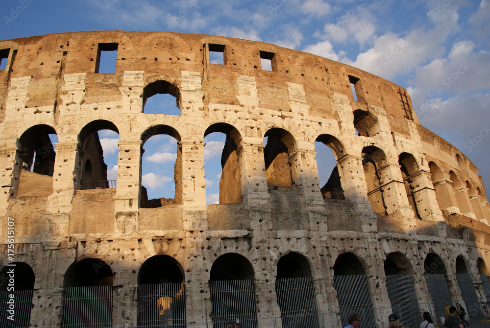Fassade des Kolisseums, Rom, Italien