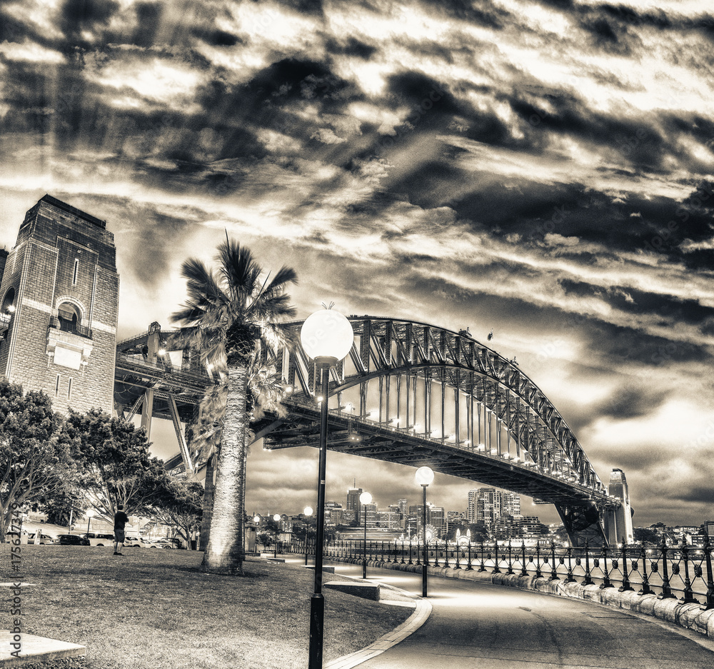 Fototapeta Piękny widok Sydney schronienia most z zmierzchu niebem, Australia