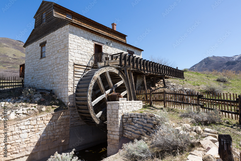 Obraz premium United States Pioneer Era Mill and Waterwheel